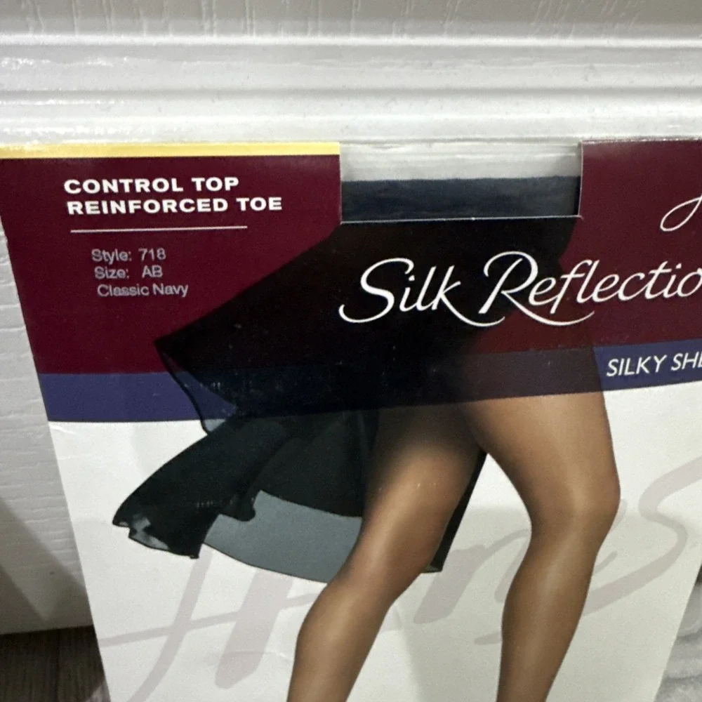 Hanes Silk Reflections Control Top Reinforced Toe Style 718 Size AB Classic Navy